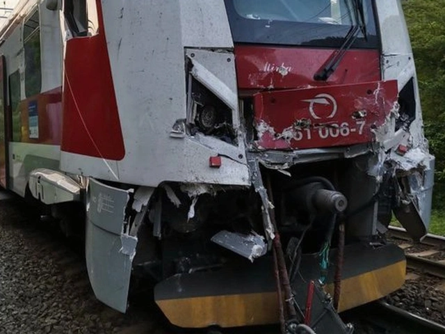 Vážná vlaková nehoda u Jablonova: dva rychlíky se srazily