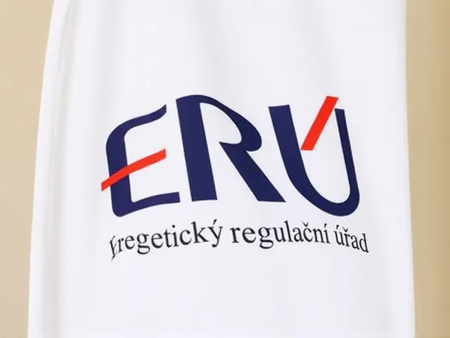 Od ledna 2026 zmizí poplatek za OZE. ERÚ ruší POZE, elektřina zlevní