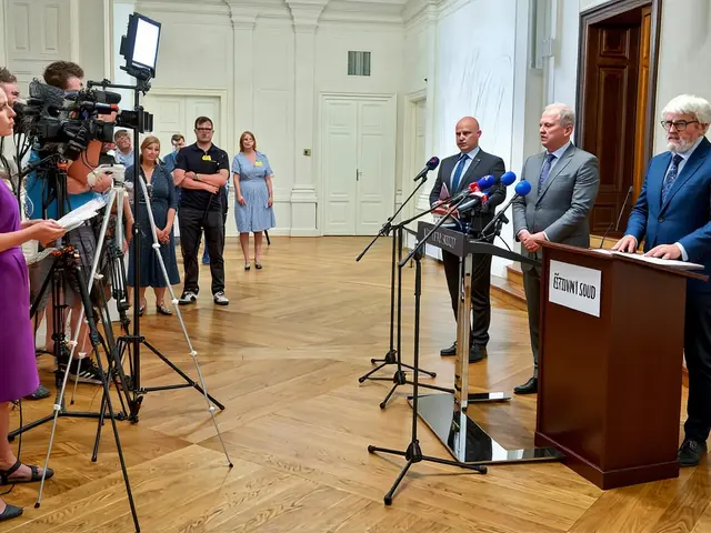 Ústavní soud nařídil Babišovi vzít Pavla na NATO summit