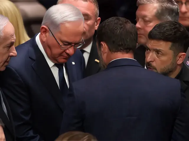 Zelenskyj a Netanjahu: První setkání po třech letech. Co se stalo na pohřbu?