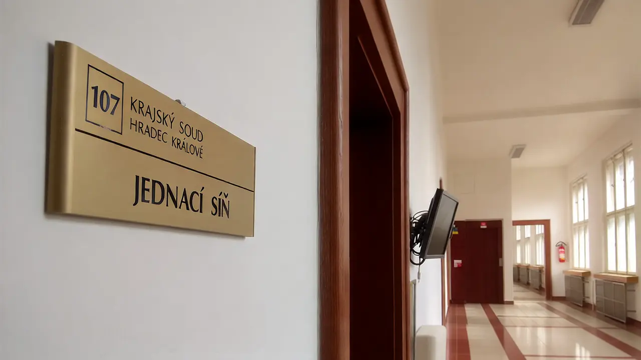 Vrchlabí: Kriminálník dostal dalších 10 let. Družku ubil pěstmi